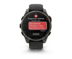 Išmanusis laikrodis su juodu dirželiu ir ekranu, rodantis SOS pranešimą.