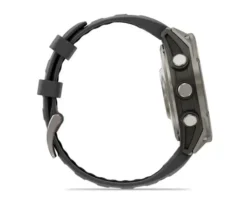 Juodas sportinis laikrodis su metaliniu korpusu ir trijų mygtukų valdymu.