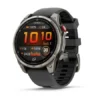 Garmin Fenix 7 sportinis laikrodis su juodu dirželiu ir spalvotu ekranu.
